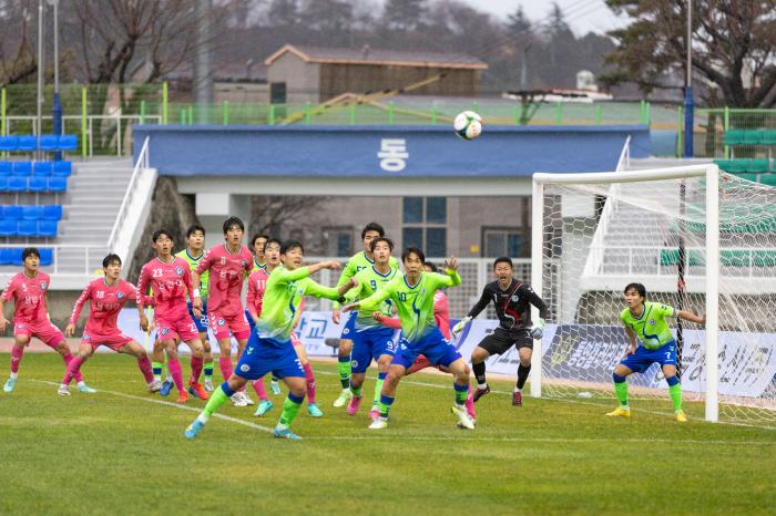 통영시, 무학기 고교축구대회 역대 최대 규모 참가! 기사 이미지