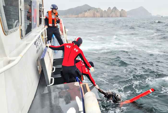 통영해경, 통영시 등가도 인근서 미출수 다이버 극적 구조 기사 이미지
