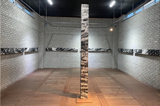 통영 출신 김태림 작가, 고향에 미술품 기증 기사 이미지