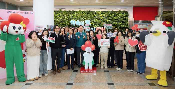 통영시·통영시의회, 사랑의 열매 달기 행사 개최 기사 이미지