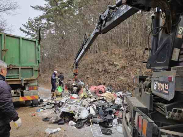 설 앞두고 ‘쓰레기 몸살’ 지역 정비 나선 통영시 기사 이미지