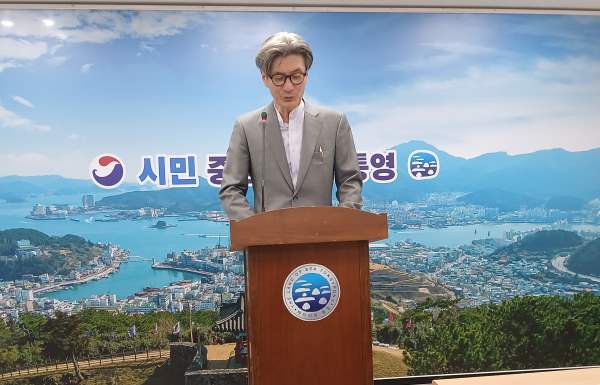 [통영시장 식비대납 돈봉투 사건] 심현철 "강석주 불송치, 검찰이 보완수사하라" 기사 이미지